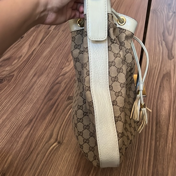 A301- 💯% authentic Gucci shoulder bag - Picture 11 of 16